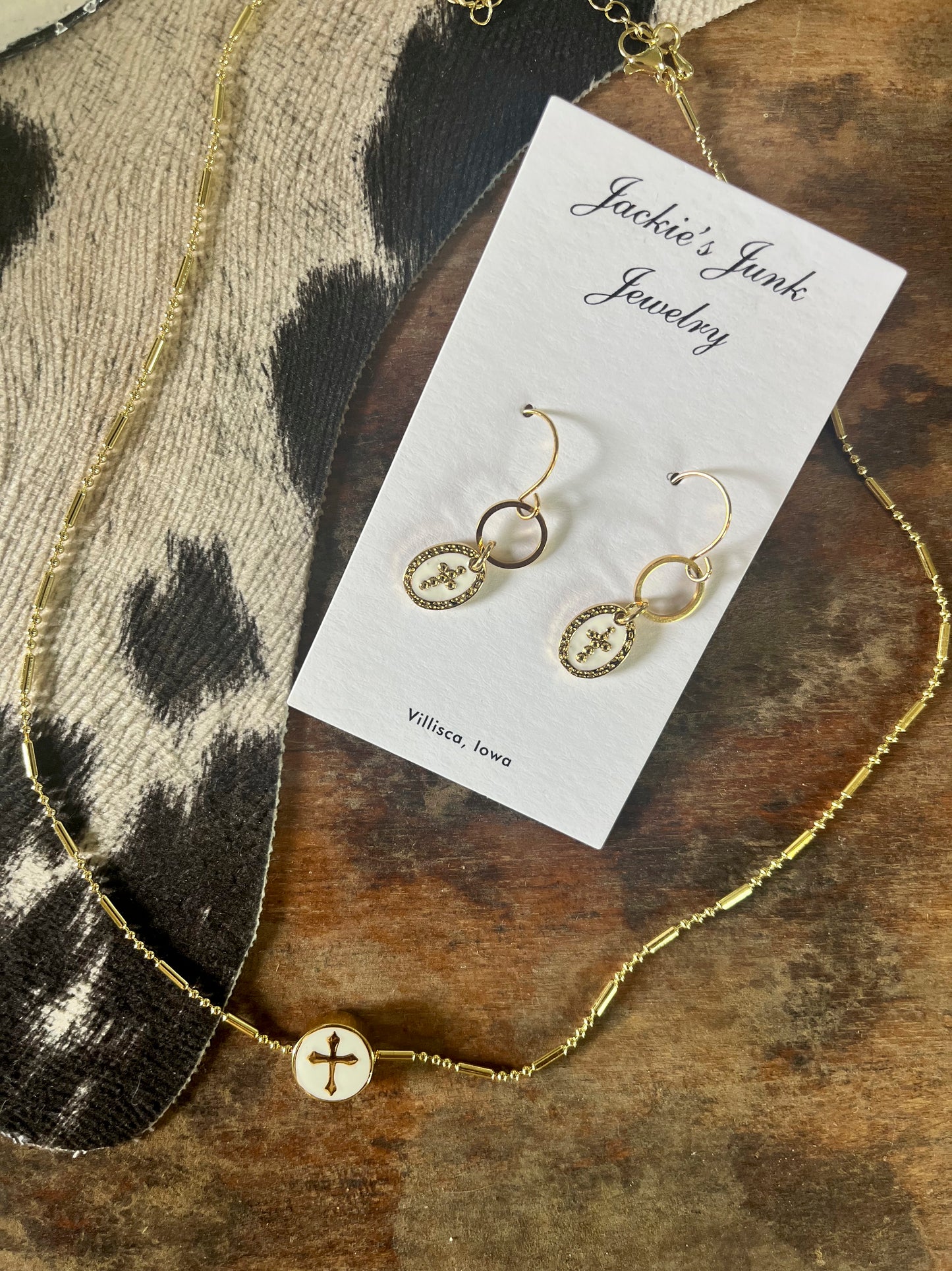 White and Gold Necklace